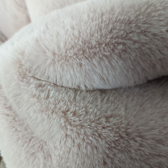 NWOT Stradivarius Teddy Jacket - Picture 6 of 6